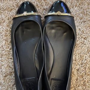 Black leather Tory Burch flats